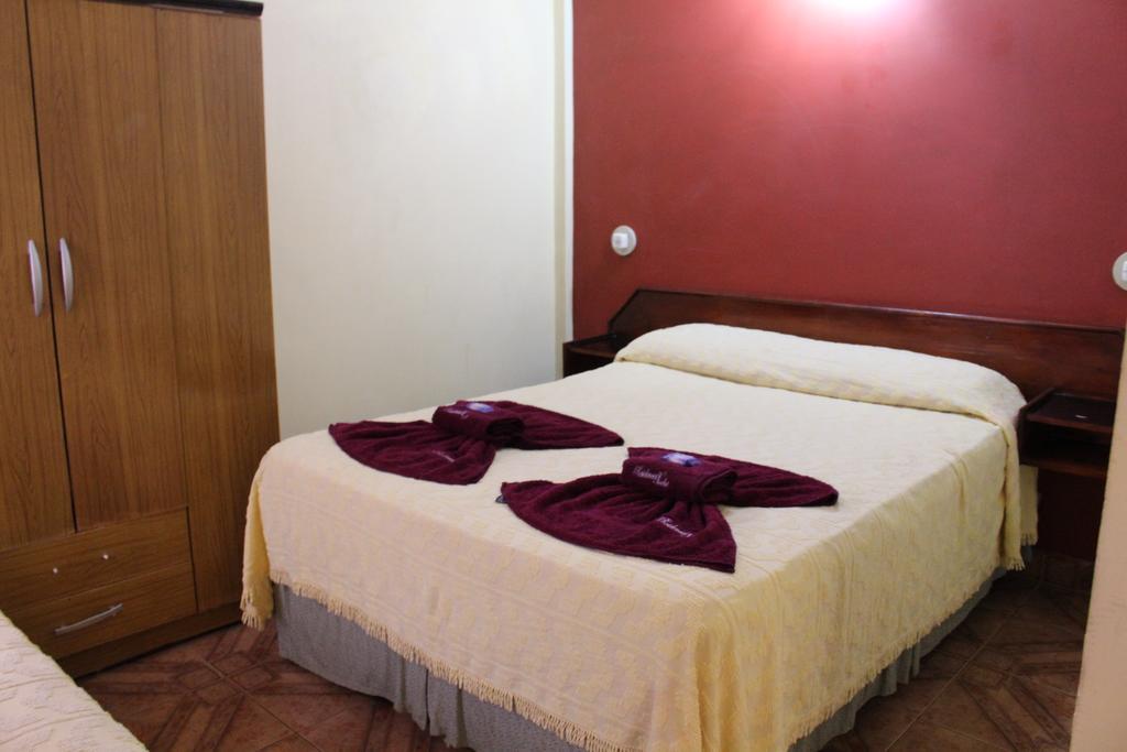Residencial Noelia Hostel Puerto Iguazú Buitenkant foto