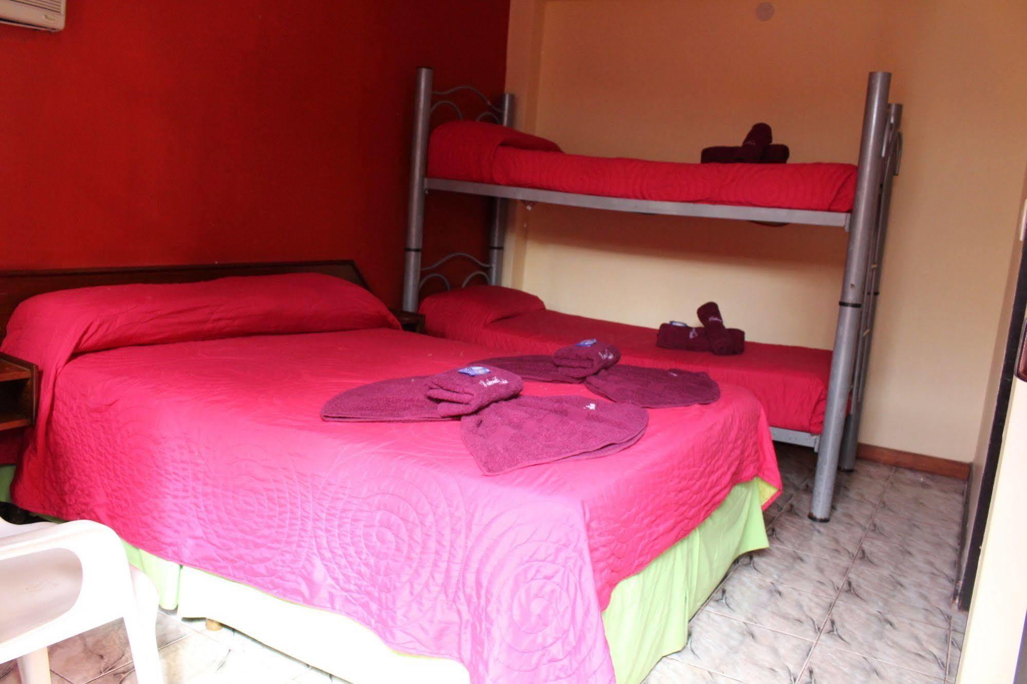 Residencial Noelia Hostel Puerto Iguazú Buitenkant foto