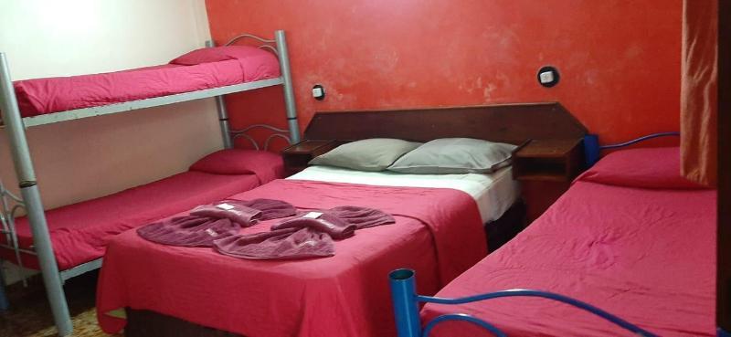 Residencial Noelia Hostel Puerto Iguazú Buitenkant foto